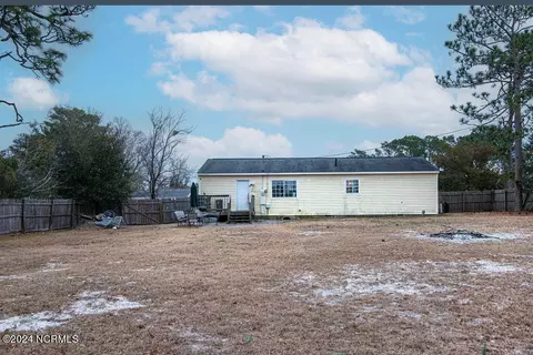 Exterior - 80 Crown Point Rd, Hubert, NC 28539 photo 4 of 6