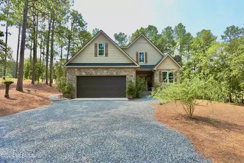 15 Ridge Rd, Foxfire Village, NC 27281