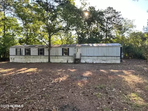 9381 Cedar Dr, Laurinburg, NC 28352