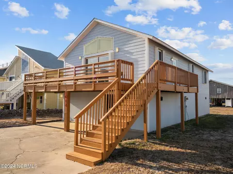 1013 N Shore Dr, Surf City, NC 28445