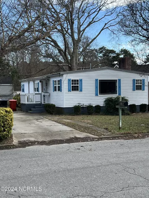 1002 Flora St, Elizabeth City, NC 27909