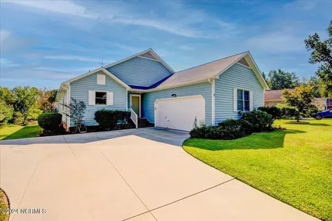319 Lakemere Dr, New Bern, NC 28562