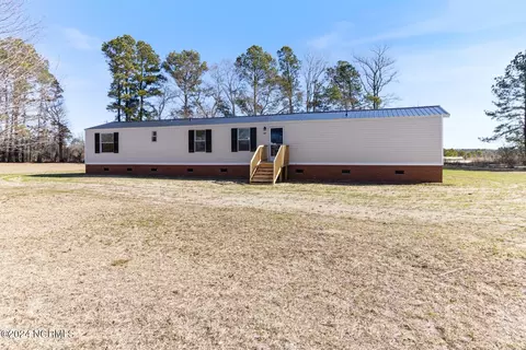 309 Berry Lewis Rd, Bladenboro, NC 28320