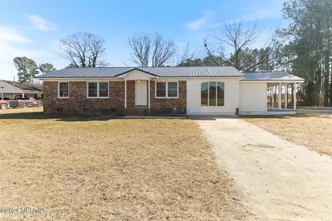 371 Berry Lewis Rd, Bladenboro, NC 28320