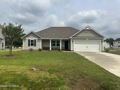 534 Orchard Creek Dr, Richlands, NC 28574