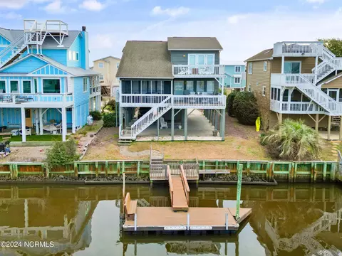 410 Dolphin St, Sunset Beach, NC 28468