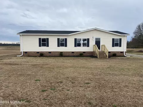 225 Pinto Dr, Lumberton, NC 28360