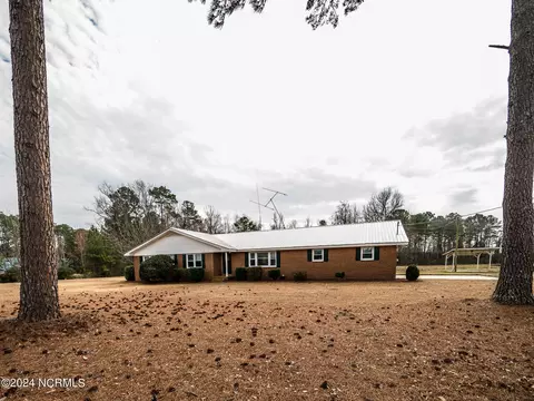 1982 Rowan R Rd, Lumberton, NC 28358