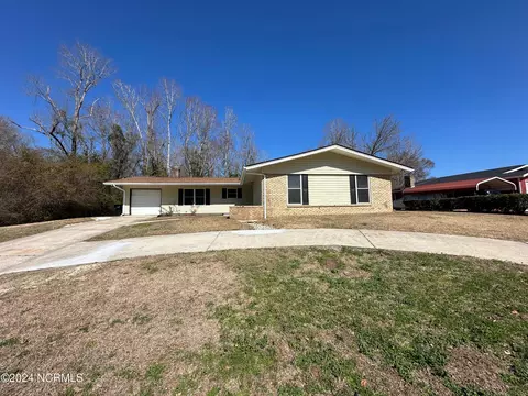 608 Shamrock Dr, Jacksonville, NC 28540
