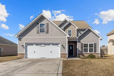 124 Cavalier Dr, Jacksonville, NC 28546