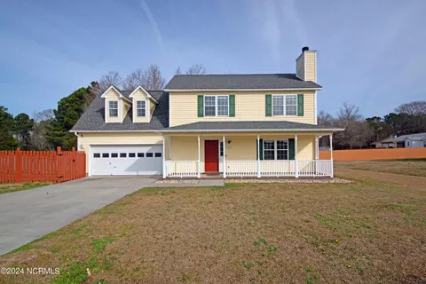 402 English Ct, Hubert, NC 28539