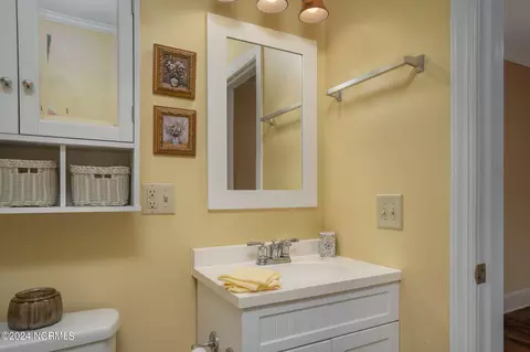 Bath - 1116 Cherry St, Tarboro, NC 27886 photo 2 of 4