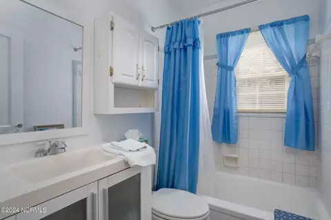 Bath - 1116 Cherry St, Tarboro, NC 27886 photo 3 of 4