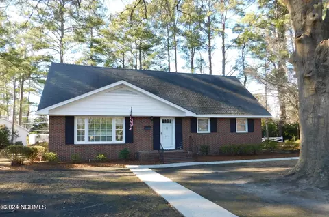 823 Atkinson St, Laurinburg, NC 28352