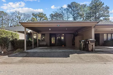 209 Cove Ct, Aberdeen, NC 28315