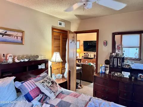 Bedroom - 1401 Harbour View Dr, Kill Devil Hills, NC 27948 photo 2 of 2