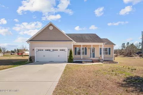 213 Classy Ct, Richlands, NC 28574