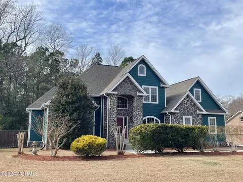 105 Sterling Dr, Sneads Ferry, NC 28460