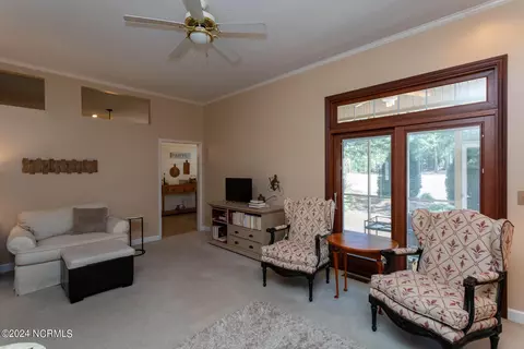 Living - 6 Greenbrier Ln, Pinehurst, NC 28374 photo 3 of 3