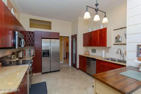 Kitchen - 6 Greenbrier Ln, Pinehurst, NC 28374 photo 3 of 3