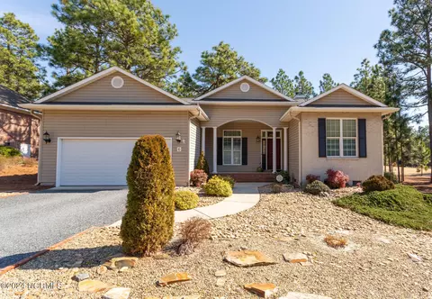 6 Greenbrier Ln, Pinehurst, NC 28374