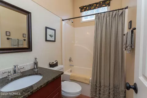 Bath - 6 Greenbrier Ln, Pinehurst, NC 28374 photo 4 of 4