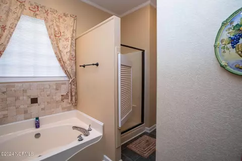 Bath - 6 Greenbrier Ln, Pinehurst, NC 28374 photo 3 of 4