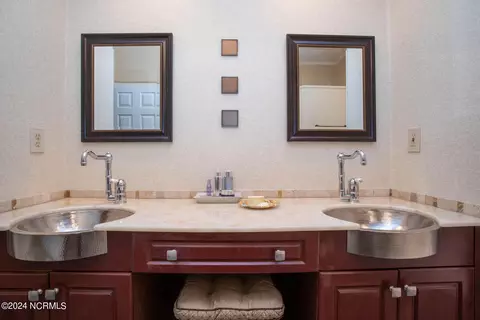 Bath - 6 Greenbrier Ln, Pinehurst, NC 28374 photo 2 of 4