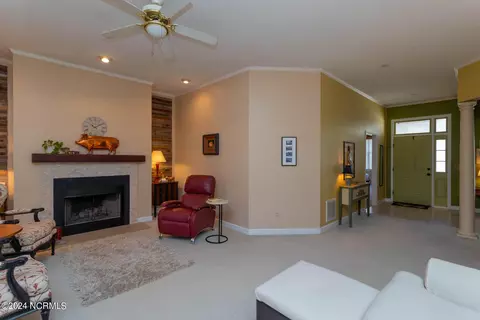 Living - 6 Greenbrier Ln, Pinehurst, NC 28374 photo 2 of 3