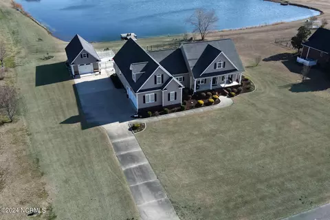 6027 Waters Edge Dr, Grifton, NC 28530