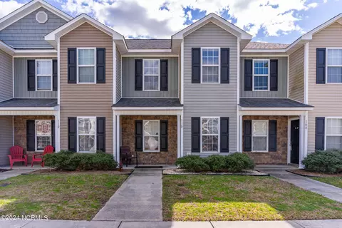 110 Glen Cannon Dr, Jacksonville, NC 28546