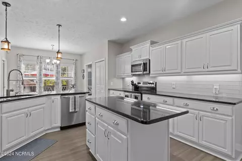 Kitchen - 195 Forest Ln, Pinehurst, NC 28374 photo 7 of 7