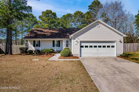 143 Lawndale Ln, Sneads Ferry, NC 28460