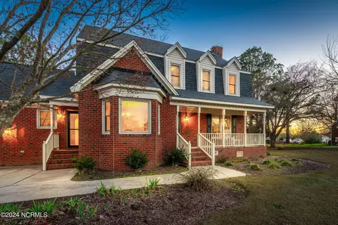 106 Essex Dr, Winterville, NC 28590