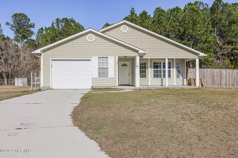 524 Blackberry Ct, Hubert, NC 28539