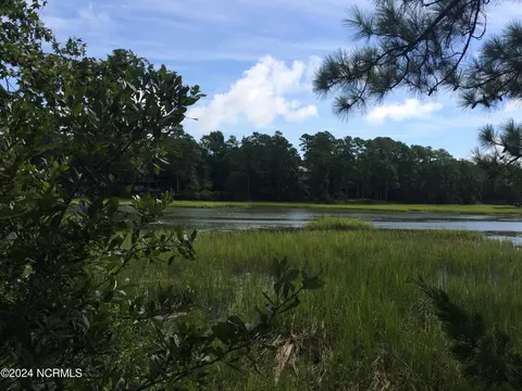 222 Point Dr, Wilmington, NC 28411