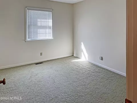 17 Red Robin Dr, Dunn, NC 28334 photo 4