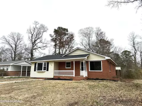 125 Arthur Ct, Jacksonville, NC 28546