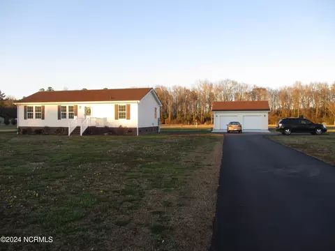 563 Daniels Rd, Corapeake, NC 27926