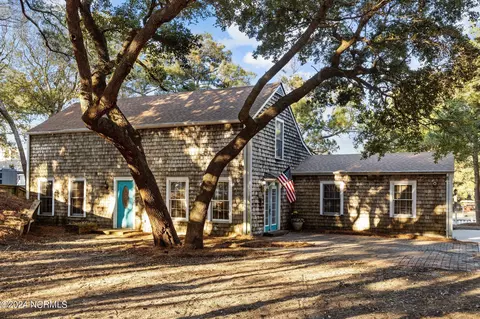 108 Arborvitae Dr, Pine Knoll Shores, NC 28512