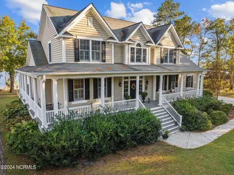 104 Overlook Ct E, Grantsboro, NC 28529