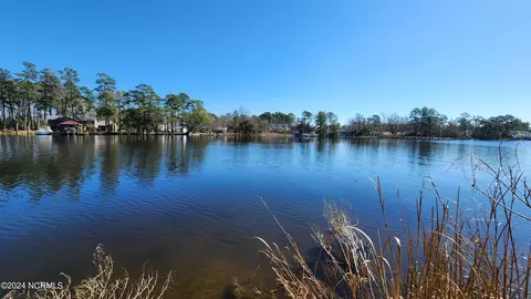 320 Martin Creek Dr, Beaufort, NC 28516