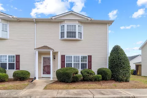 4001 Cobblestone Dr #011, Greenville, NC 27834