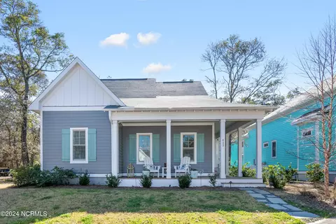 413 Fire Fly Ln, Southport, NC 28461