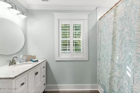 Bath - 330 Creekview Dr, Hampstead, NC 28443 photo 3 of 3