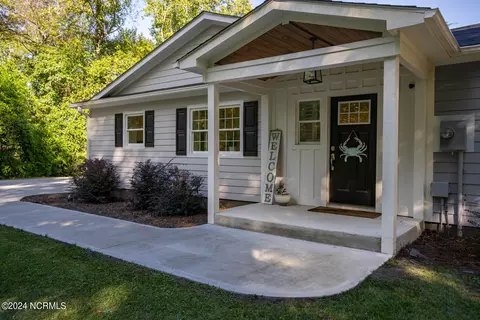 Exterior - 330 Creekview Dr, Hampstead, NC 28443 photo 4 of 15
