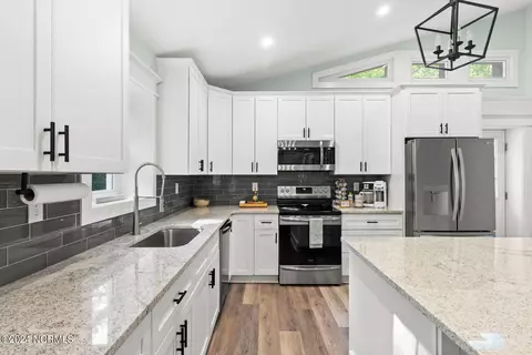 Kitchen - 330 Creekview Dr, Hampstead, NC 28443 photo 2 of 3