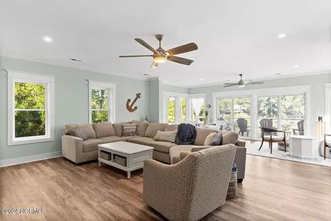 Living - 330 Creekview Dr, Hampstead, NC 28443 photo 1 of 9