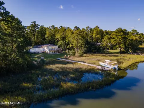 330 Creekview Dr, Hampstead, NC 28443