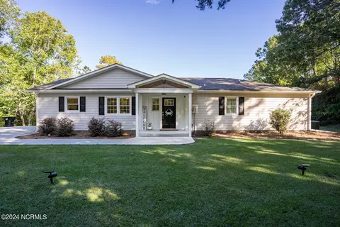 Exterior - 330 Creekview Dr, Hampstead, NC 28443 photo 2 of 15